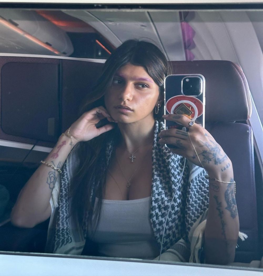 Mia Khalifa s-a pozat pe barcă în tricoul echipei favorite din Italia! Clubul a reacționat imediat și i-a lăsat comentariu _26