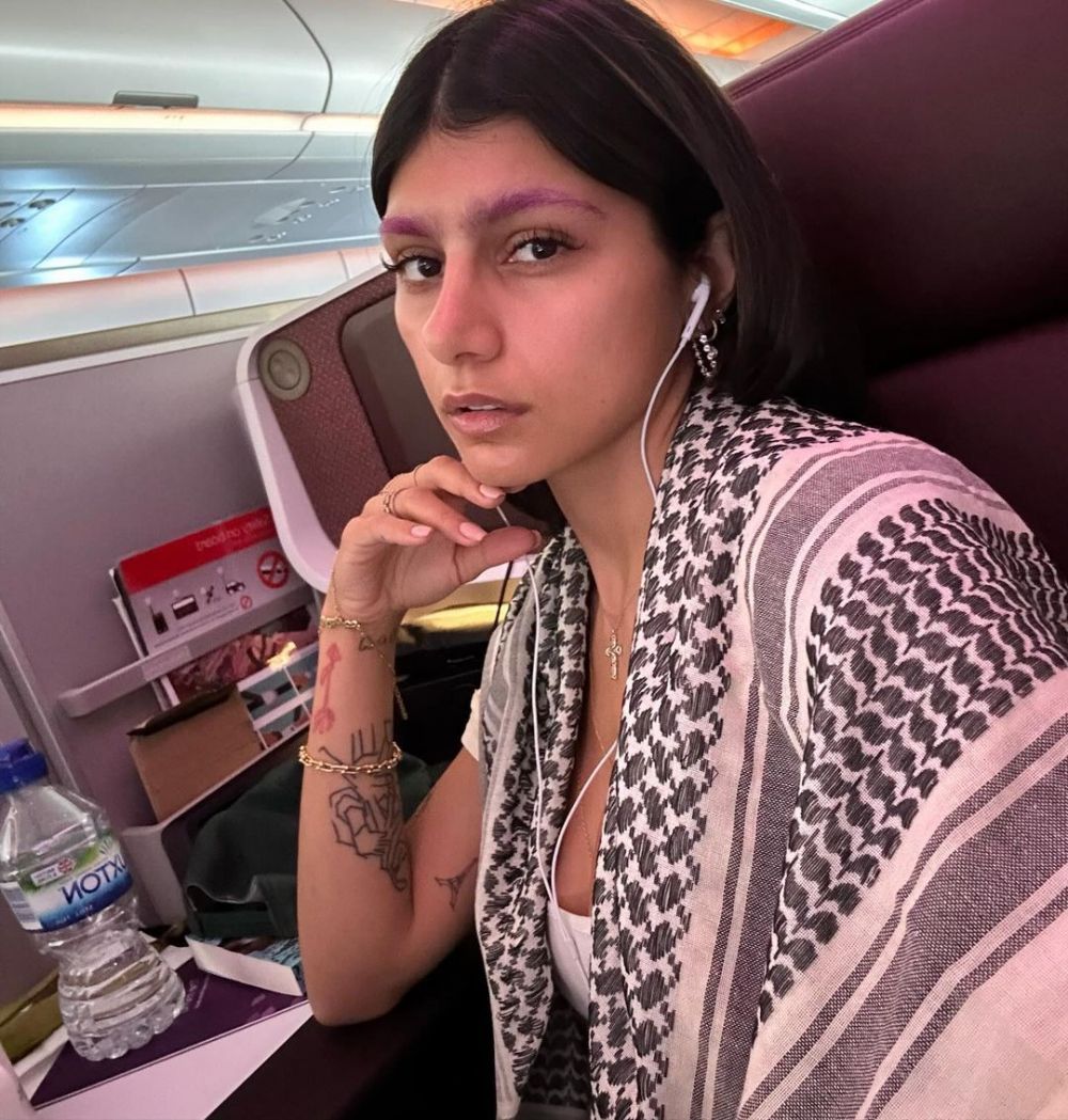 Mia Khalifa s-a pozat pe barcă în tricoul echipei favorite din Italia! Clubul a reacționat imediat și i-a lăsat comentariu _28