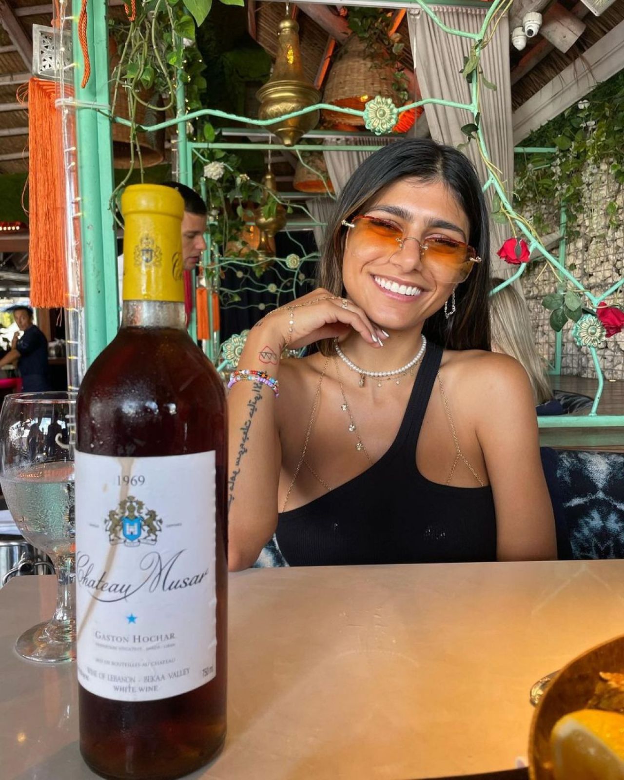 Mia Khalifa s-a pozat pe barcă în tricoul echipei favorite din Italia! Clubul a reacționat imediat și i-a lăsat comentariu _38