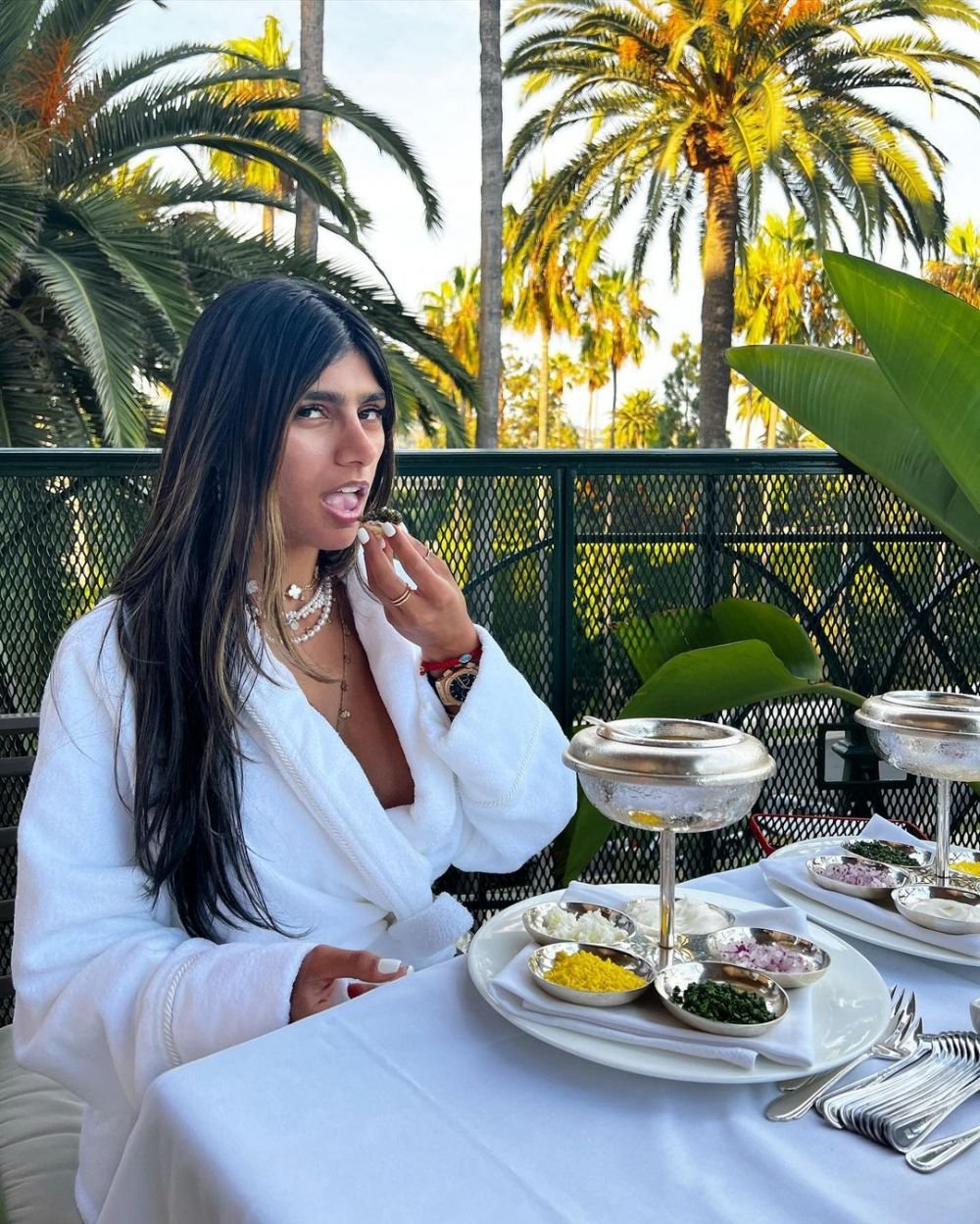 Mia Khalifa s-a pozat pe barcă în tricoul echipei favorite din Italia! Clubul a reacționat imediat și i-a lăsat comentariu _45