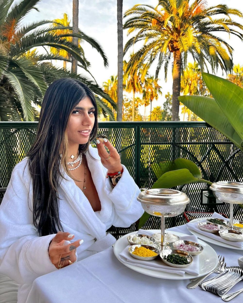 Mia Khalifa s-a pozat pe barcă în tricoul echipei favorite din Italia! Clubul a reacționat imediat și i-a lăsat comentariu _73