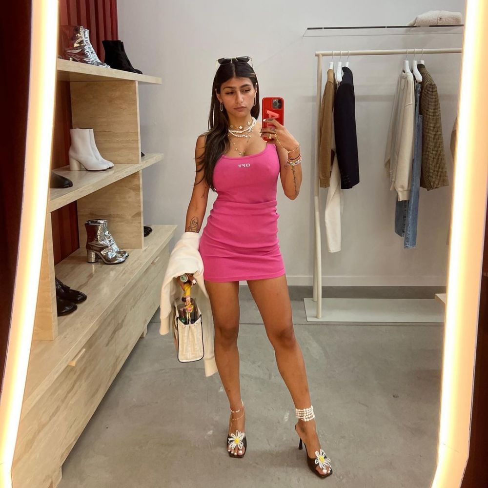 Mia Khalifa s-a pozat pe barcă în tricoul echipei favorite din Italia! Clubul a reacționat imediat și i-a lăsat comentariu _83