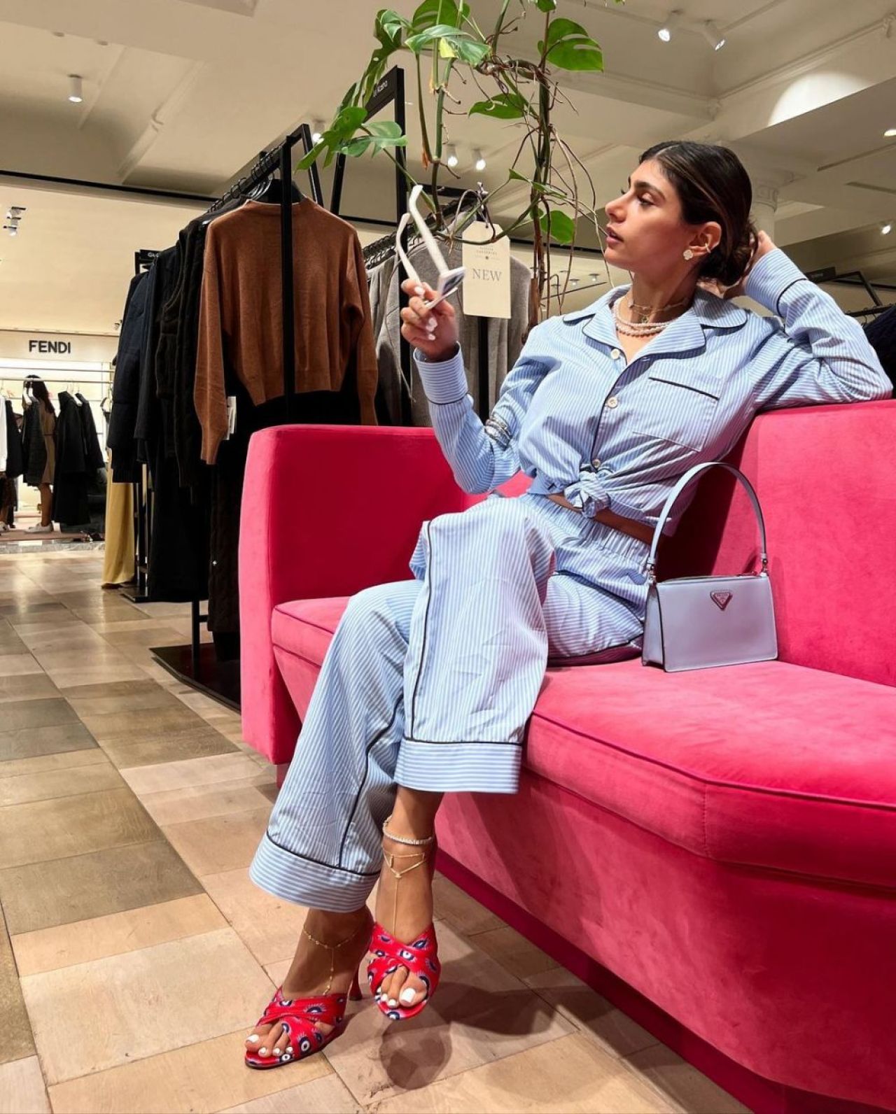 Mia Khalifa s-a pozat pe barcă în tricoul echipei favorite din Italia! Clubul a reacționat imediat și i-a lăsat comentariu _63