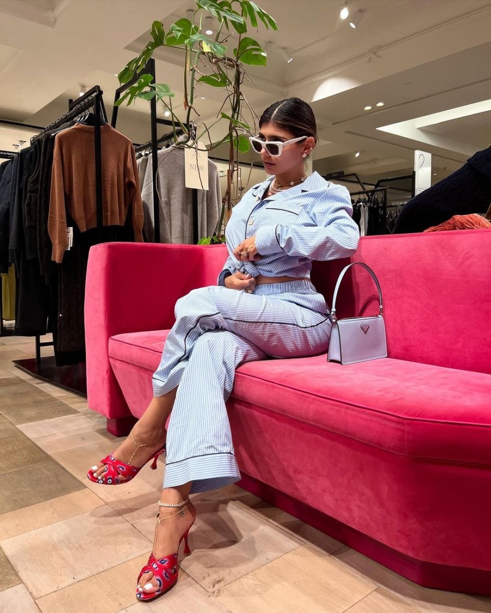 Mia Khalifa s-a pozat pe barcă în tricoul echipei favorite din Italia! Clubul a reacționat imediat și i-a lăsat comentariu _69