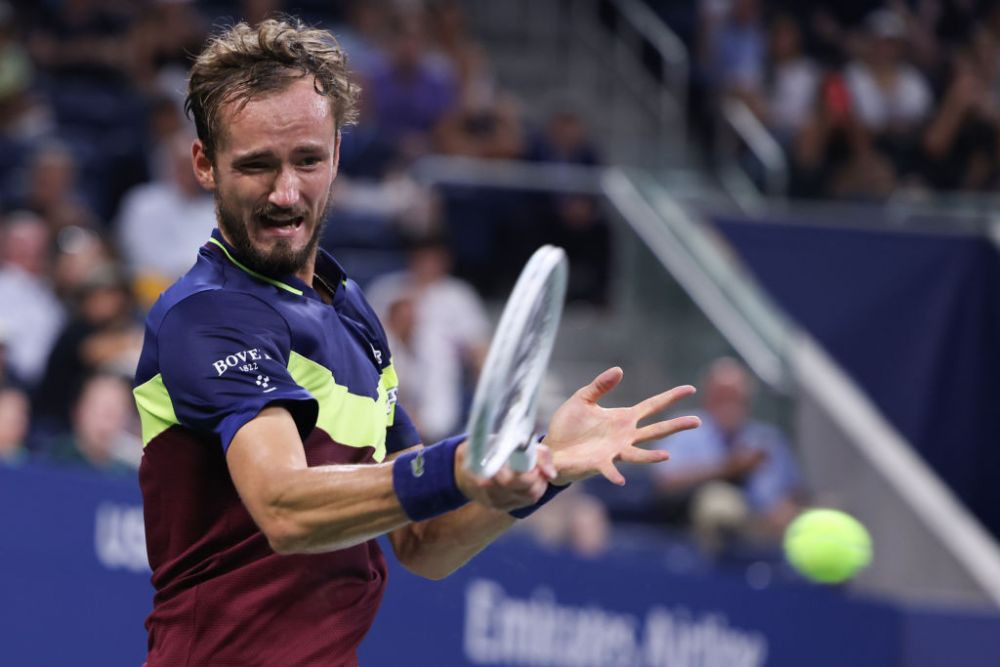 Meciul și criza de nervi: Medvedev a cedat la Torino și a aruncat violent cu racheta, în semifinala cu Sinner_32