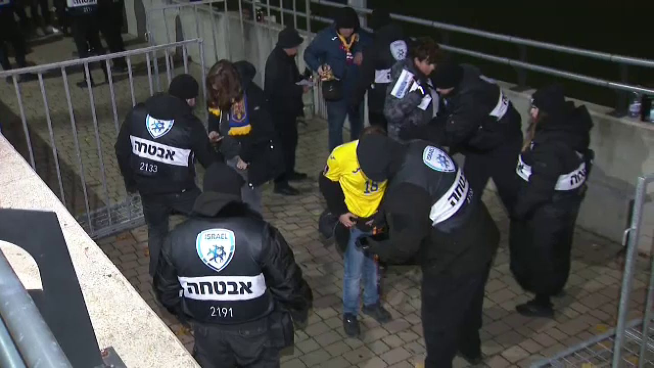 Controale drastice pentru suporterii tricolori înaintea meciului cu Israel. Au fost mobilizați sute de jandarmi, inclusiv din România_5