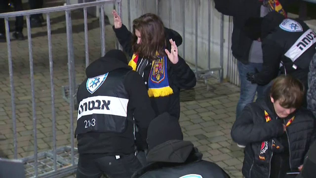 Controale drastice pentru suporterii tricolori înaintea meciului cu Israel. Au fost mobilizați sute de jandarmi, inclusiv din România_6
