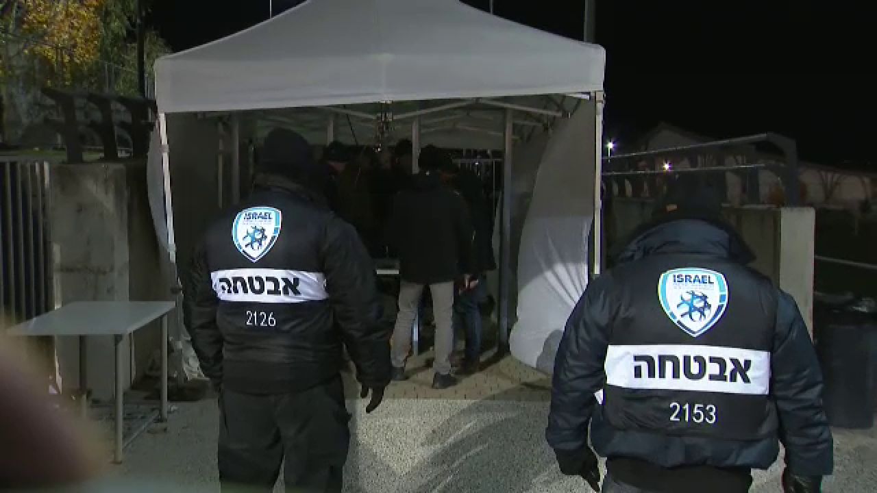 Controale drastice pentru suporterii tricolori înaintea meciului cu Israel. Au fost mobilizați sute de jandarmi, inclusiv din România_7