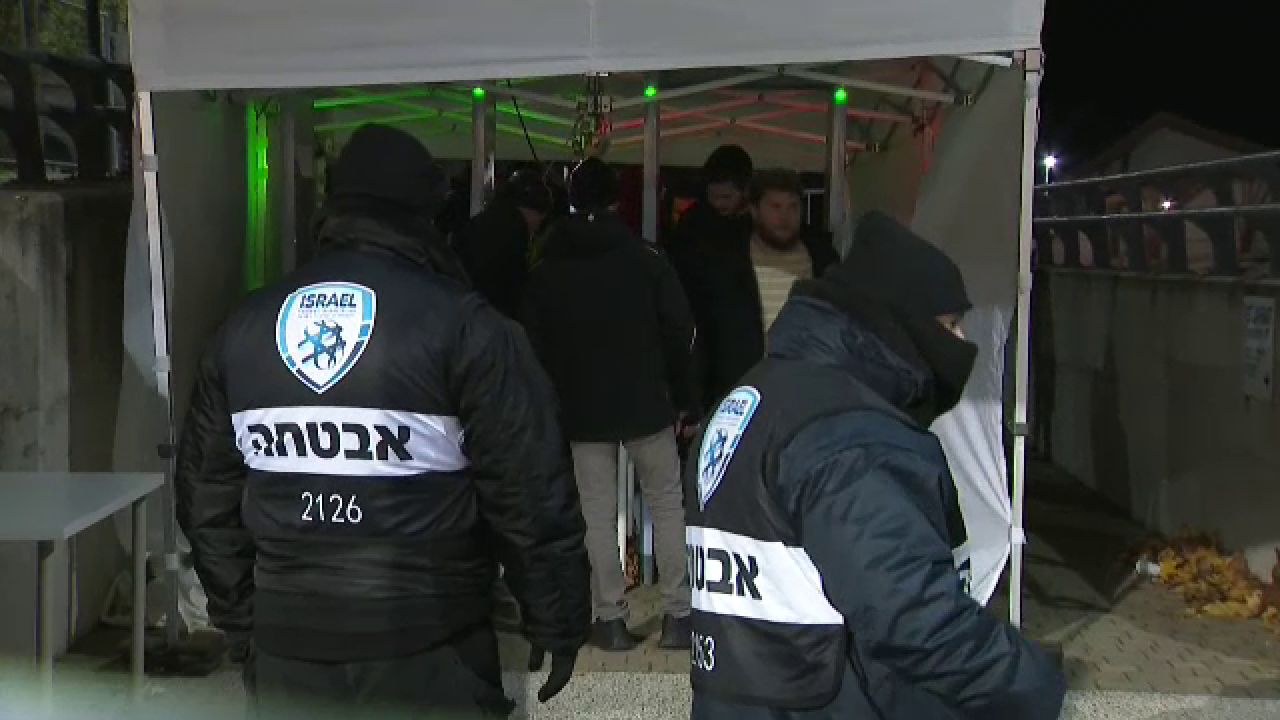 Controale drastice pentru suporterii tricolori înaintea meciului cu Israel. Au fost mobilizați sute de jandarmi, inclusiv din România_8