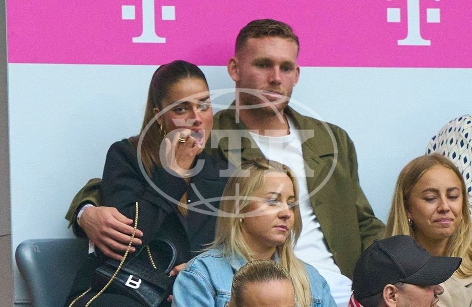 Noa Kirel a atras toate privirile la intonarea imnului Israelului. Cine e vedeta de 22 de ani, iubita unui jucător de la Bayern Munchen_16