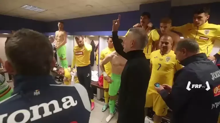 Bucuria din vestiarul României după calificarea la EURO 2024 (19/11/2023)