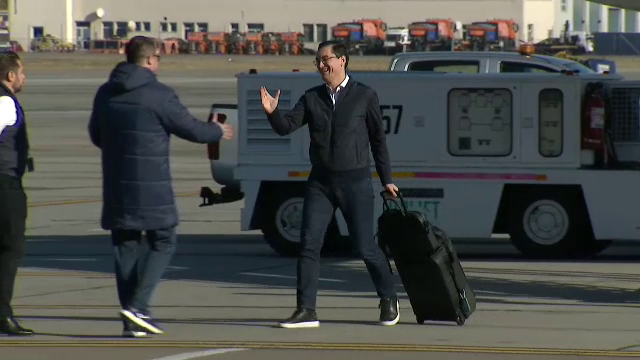 &bdquo;Tricolorii&rdquo; au ajuns &icirc;n țară! Răzvan Burleanu, primul care a cobor&acirc;t din avion