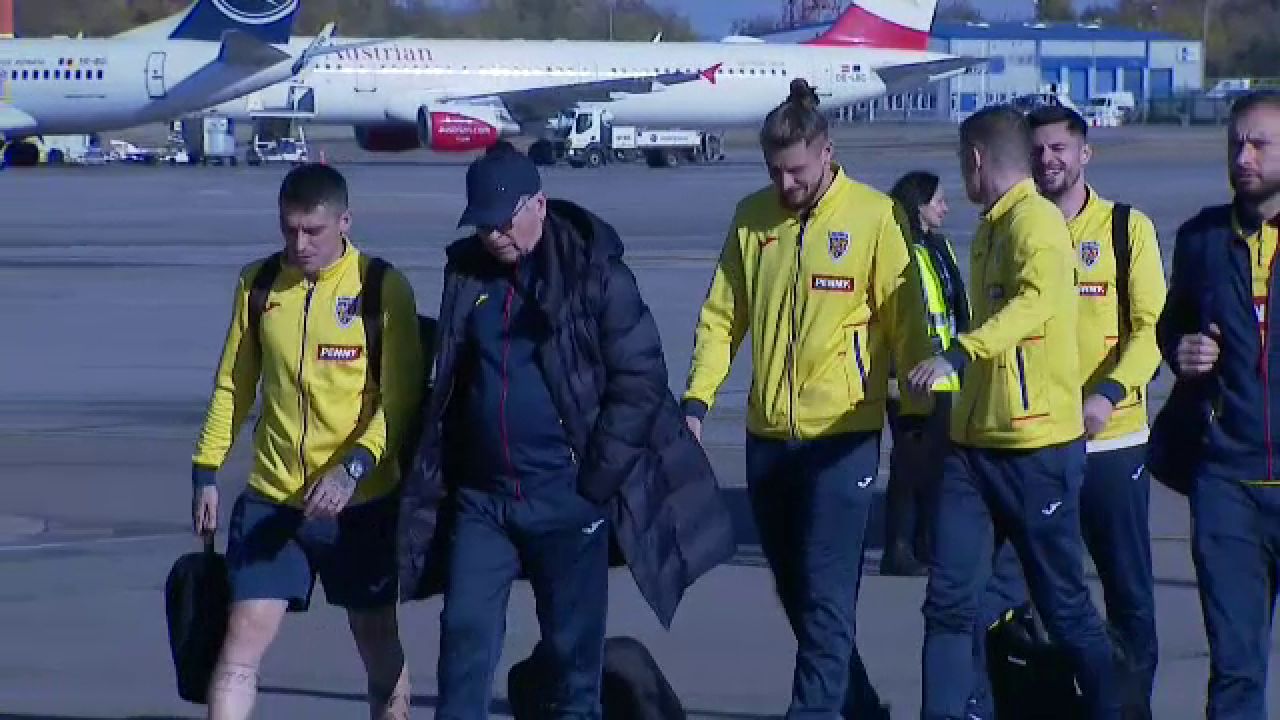 „Tricolorii” au ajuns în țară! Răzvan Burleanu, primul care a coborât din avion_10