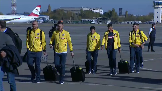 „Tricolorii” au ajuns în țară! Răzvan Burleanu, primul care a coborât din avion_11
