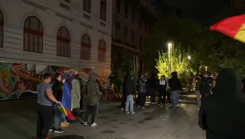 Românii au ieșit în stradă, la patru grade, să se bucure de calificarea naționalei_5