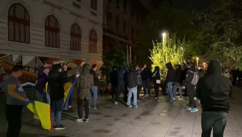 Românii au ieșit în stradă, la patru grade, să se bucure de calificarea naționalei_14