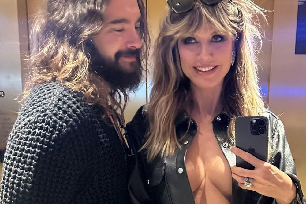 Cum să te concentrezi la cursă?! Super-modelul de 50 de ani și-a lăsat sutienul acasă la MP din Las Vegas + Apariție spectaculoasă a Rihannei&nbsp;