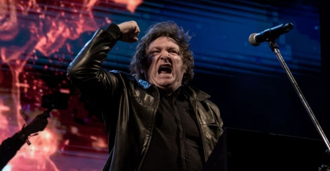 Javier ”El Loco” Milei, fost fotbalist și cântăreț rock, este noul președinte al Argentinei!_1