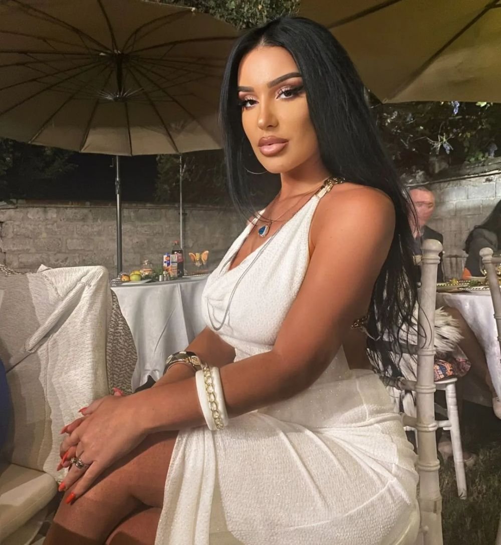 „E mama fotbalului kosovar!” Prezentatoarea sexy lăudată de selecționerul lui Kosovo: „Ea a câștigat meciul ăsta!” _5