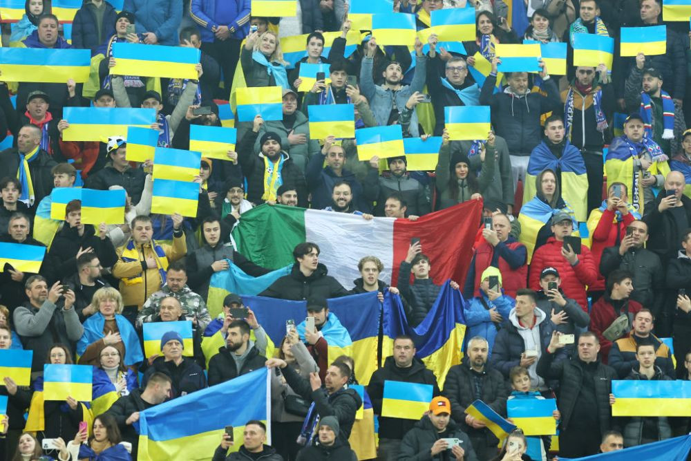 Atmosferă superbă la meciul decisiv! Fanii italieni au aplaudat &icirc;n timpul intonării imnului Ucrainei: cum au apărut fotbaliștii