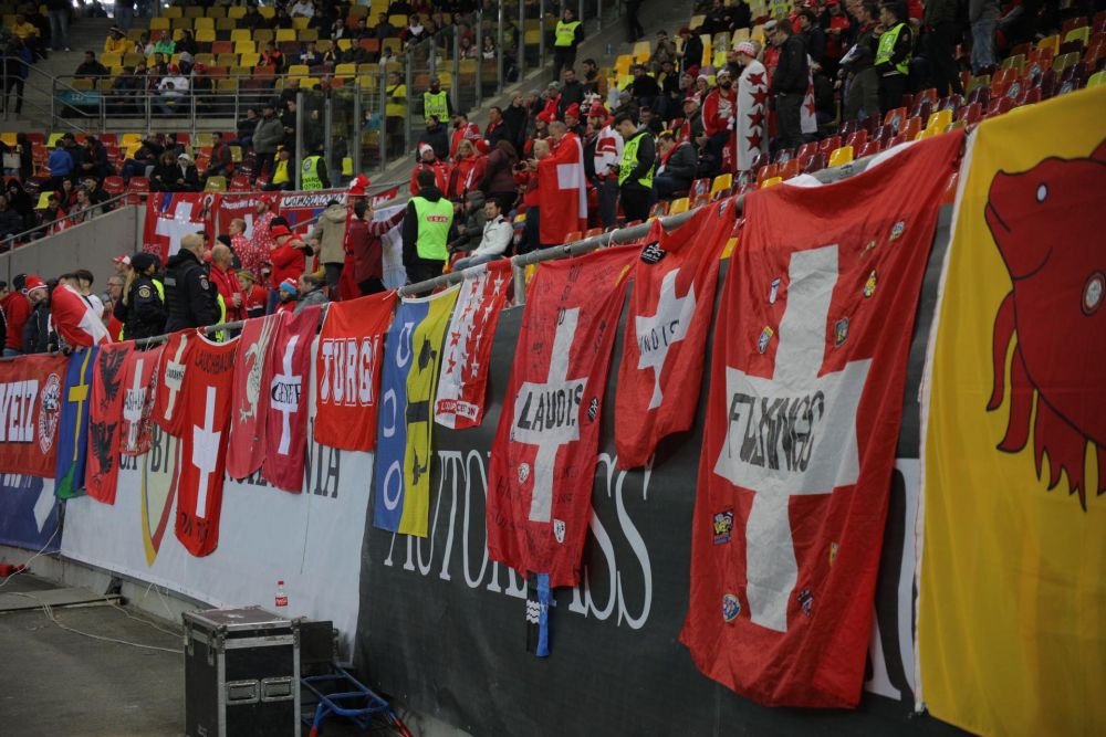 Red House! Fanii Elveției s-au strâns cu mic, cu mare pe Arena Națională_3