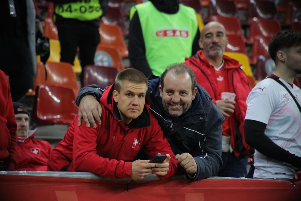 Red House! Fanii Elveției s-au strâns cu mic, cu mare pe Arena Națională_6