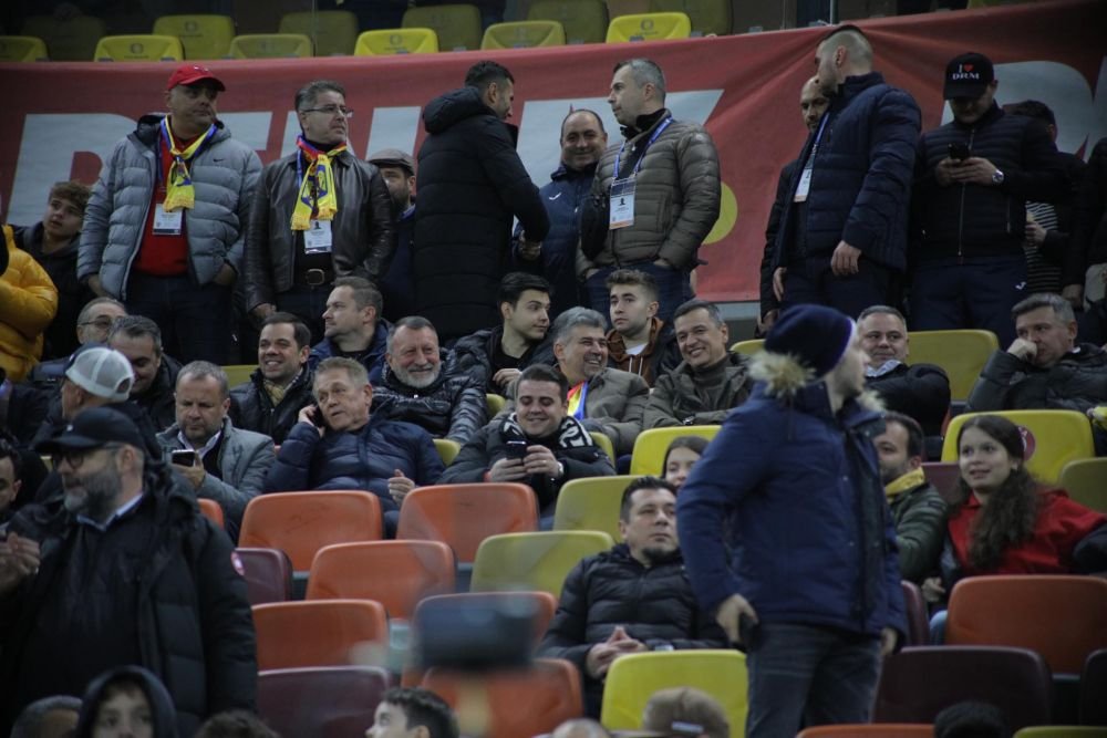 VIP! Marcel Ciolacu și-a strâns la gât fularul României și a venit pe Arena Națională_4