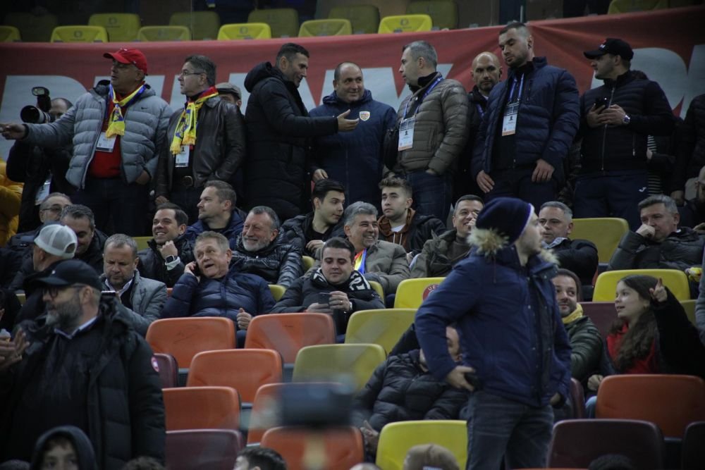 VIP! Marcel Ciolacu și-a strâns la gât fularul României și a venit pe Arena Națională_5