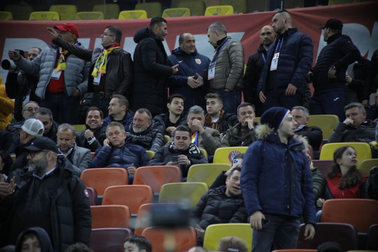 VIP! Marcel Ciolacu și-a strâns la gât fularul României și a venit pe Arena Națională_6