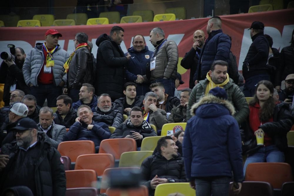 VIP! Marcel Ciolacu și-a strâns la gât fularul României și a venit pe Arena Națională_8