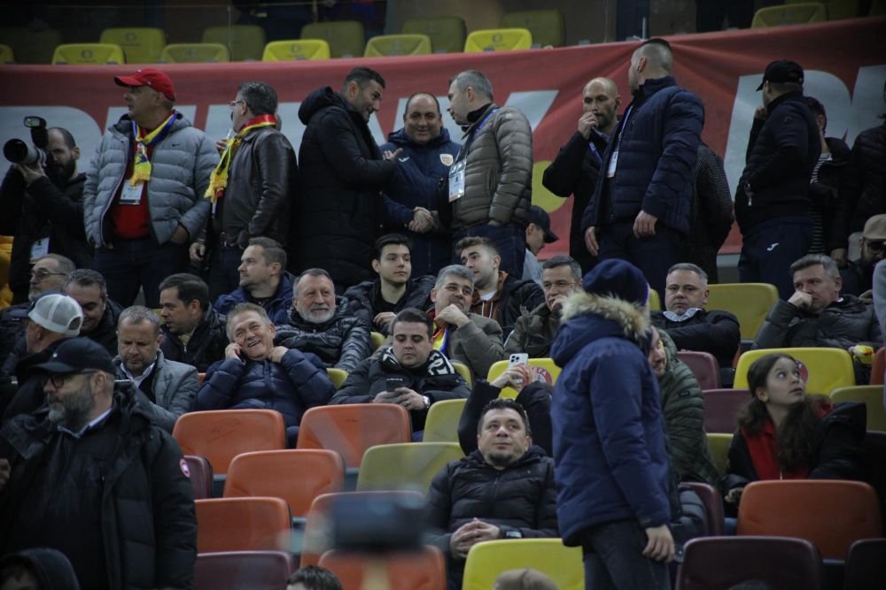 VIP! Marcel Ciolacu și-a strâns la gât fularul României și a venit pe Arena Națională_9