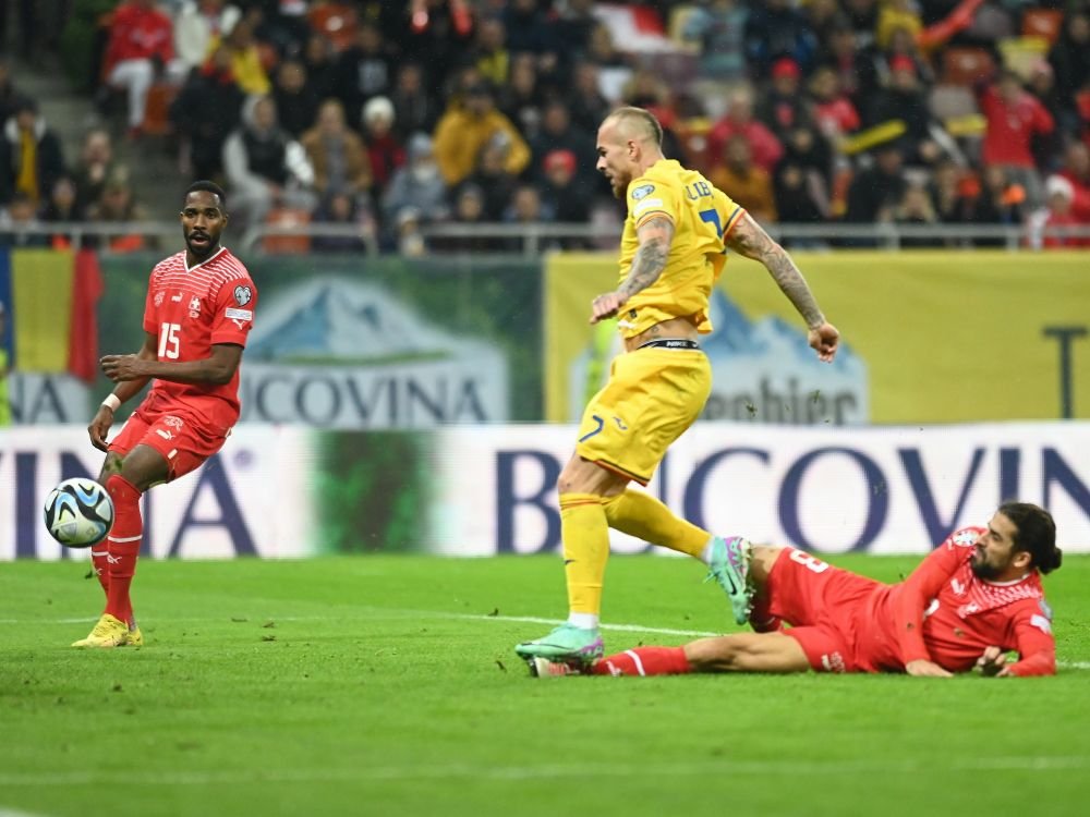 Cele mai tari poze cu Denis Alibec pe Arena Națională! „Muntele” din atacul României și-a călcat rivalii în picioare la propriu_8