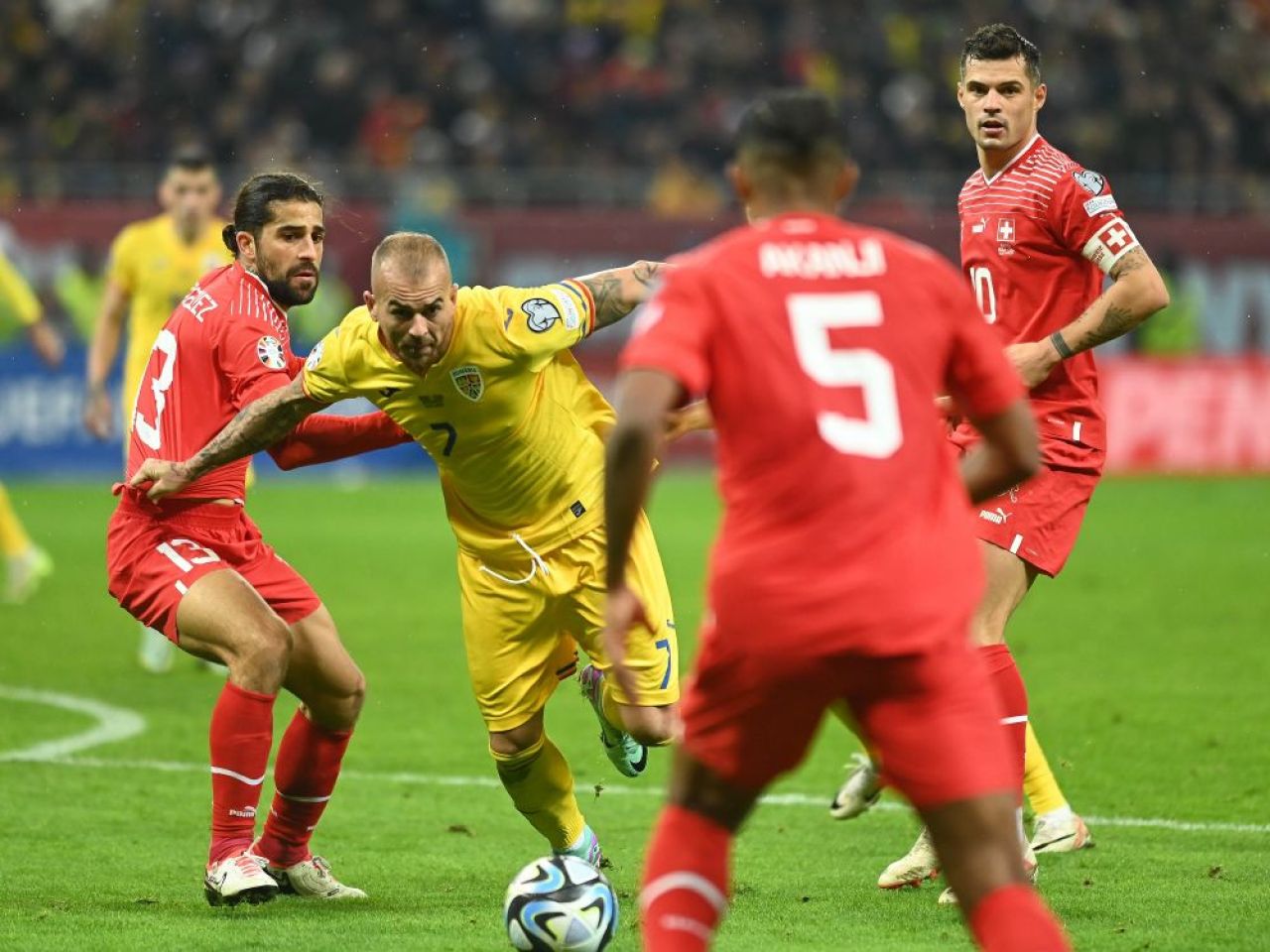 Cele mai tari poze cu Denis Alibec pe Arena Națională! „Muntele” din atacul României și-a călcat rivalii în picioare la propriu_9