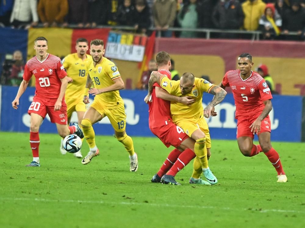 Cele mai tari poze cu Denis Alibec pe Arena Națională! „Muntele” din atacul României și-a călcat rivalii în picioare la propriu_10