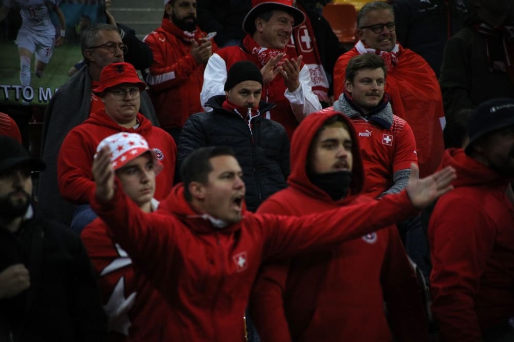 Gest frumos al fotbaliștilor Elveției, la finalul meciului cu România_28