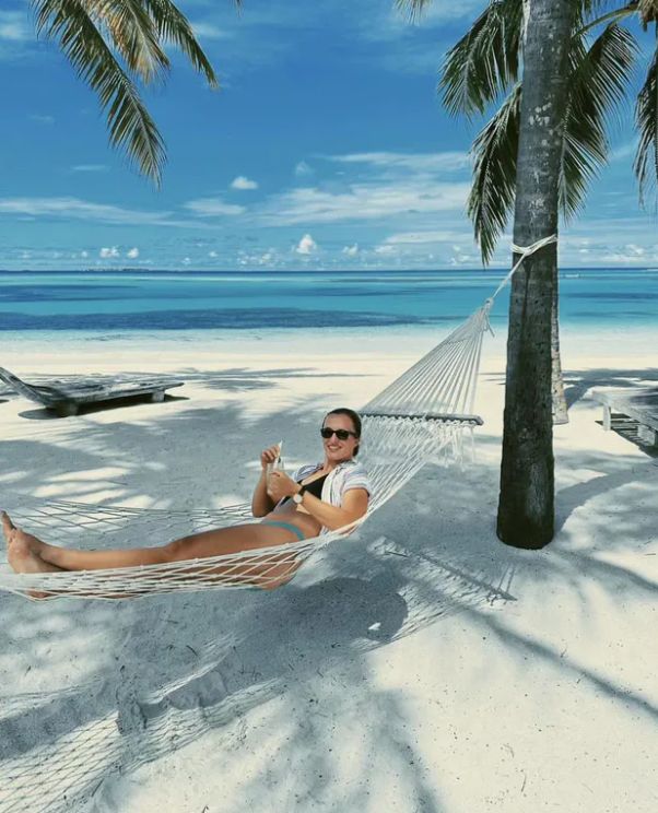 Petrece în bikini terminarea sezonului pe locul 1 WTA: ipostazele în care a fost surprinsă Iga Swiatek în vacanță _2