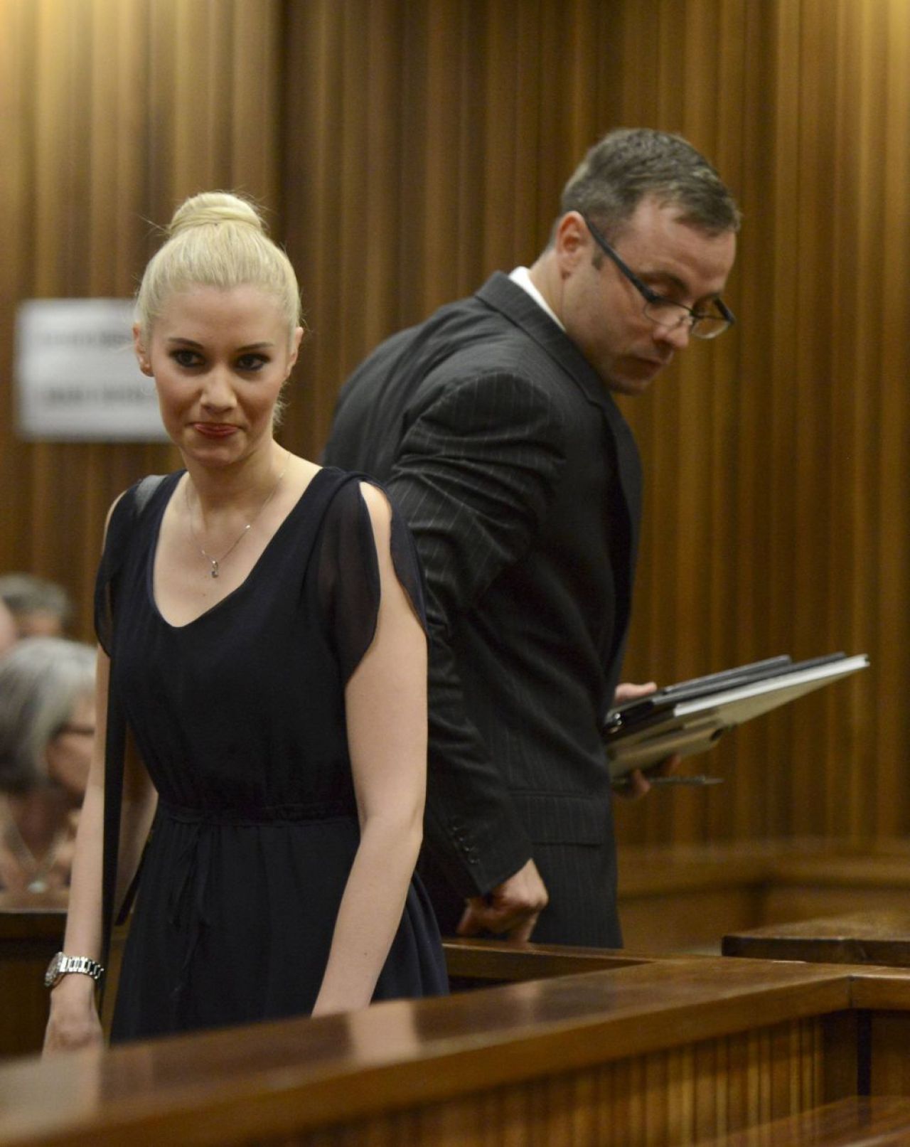 Oscar Pistorius poate ieși din închisoare la 7 ani de la crima care a șocat! Mama victimei nu se mai opune, dar fostul atlet e amenințat cu moartea _6
