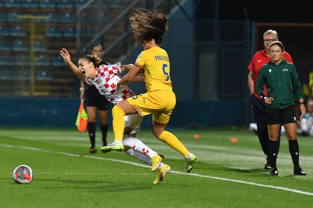 Lotul naționalei de fotbal a României care joacă meciuri oficiale inclusiv în luna decembrie!_12