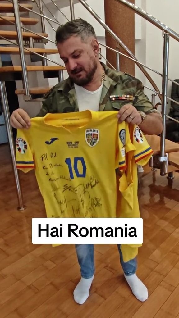 Bani și cadouri. Cei doi tricolori care i-au oferit tricoul lui Adi de la Vâlcea după petrecerea naționalei_5