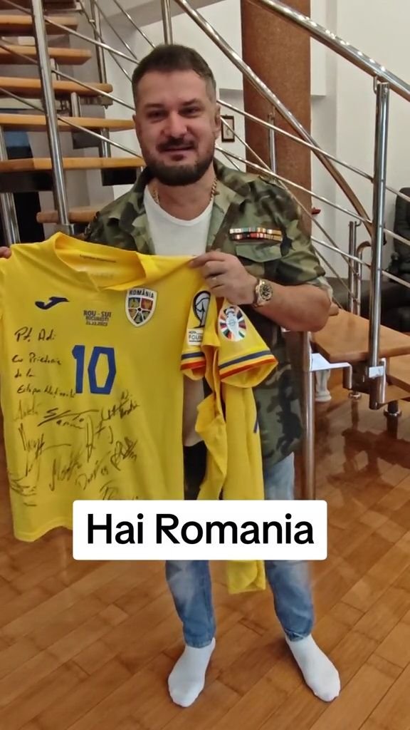 Bani și cadouri. Cei doi tricolori care i-au oferit tricoul lui Adi de la Vâlcea după petrecerea naționalei_7