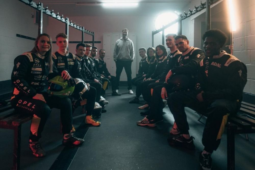 Cu mașina de la filmările cu Jurgen Klopp, pe străzile din București!&nbsp;