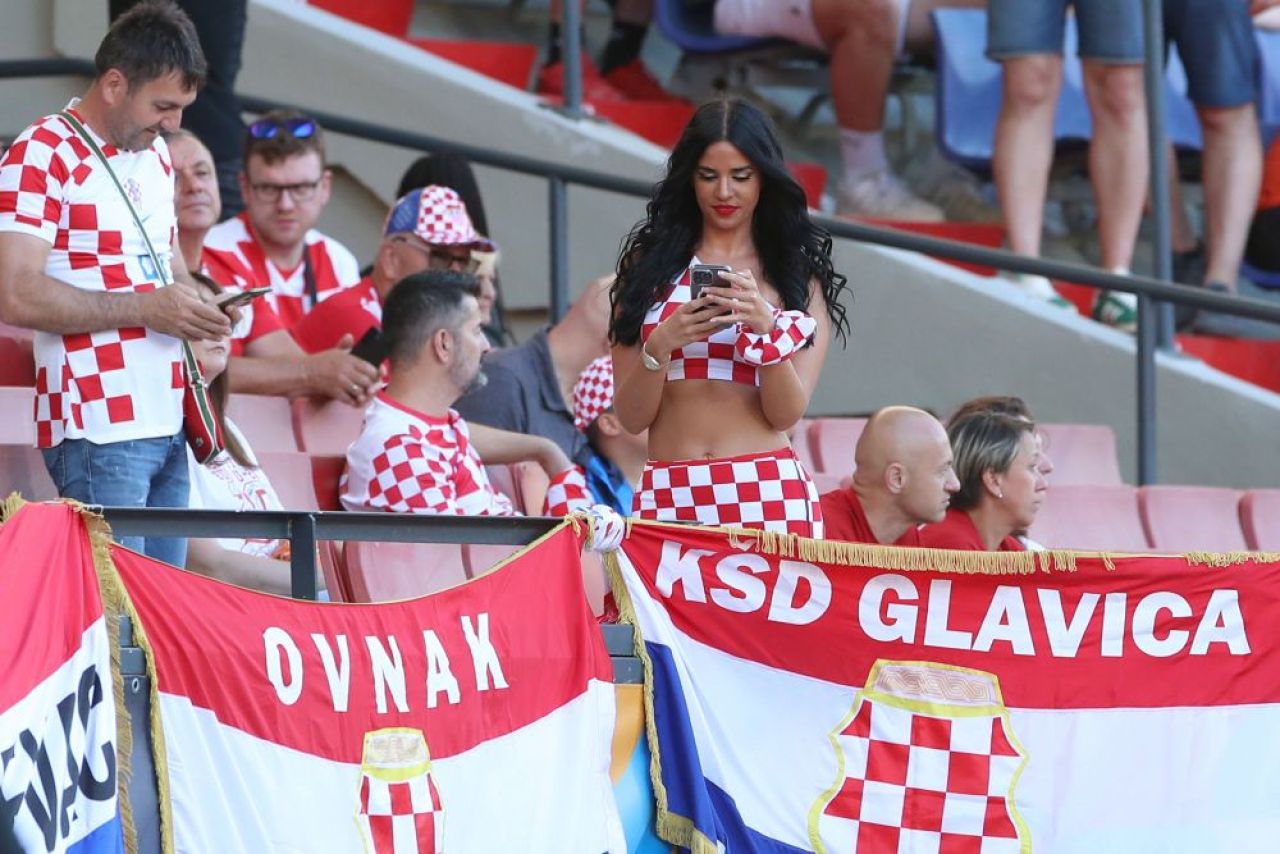 Ivana Knoll nu se dezminte după ce Croația s-a calificat la EURO 2024. Promisiunea celei mai cunoscute susținătoare a naționalei_32