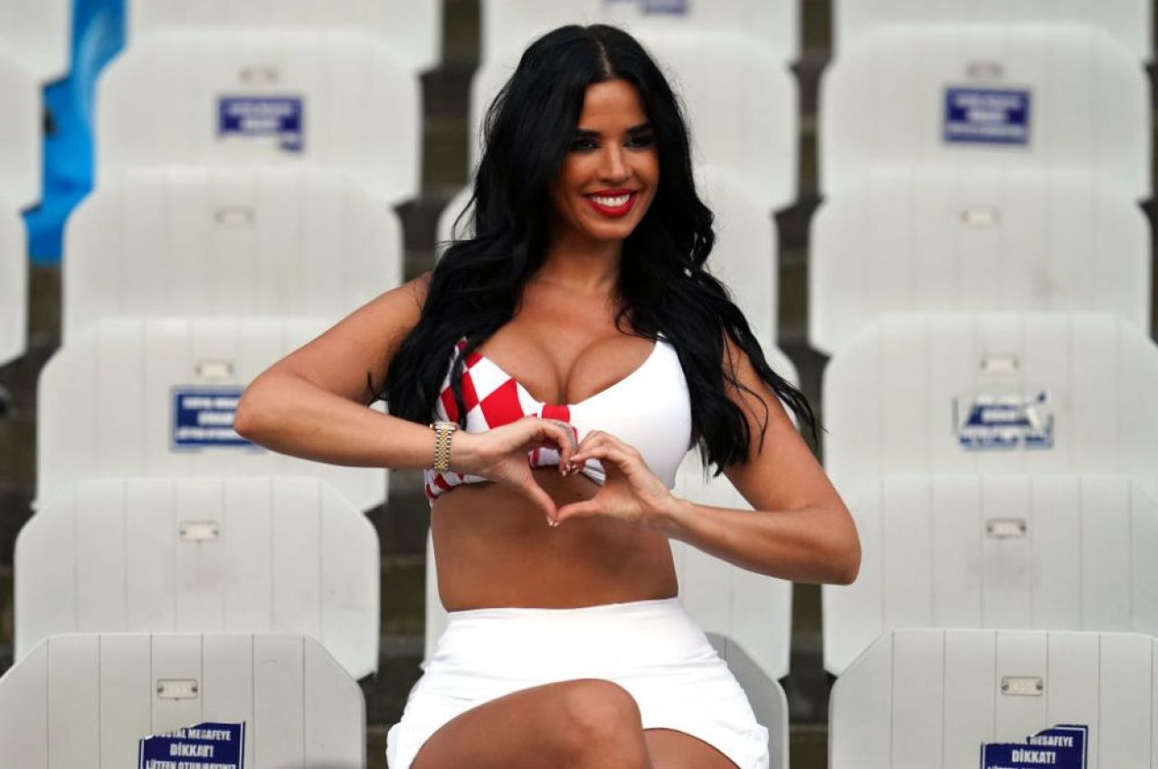 Ivana Knoll nu se dezminte după ce Croația s-a calificat la EURO 2024. Promisiunea celei mai cunoscute susținătoare a naționalei_44