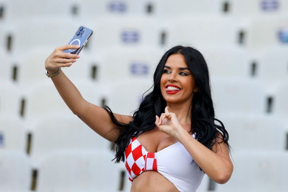 Ivana Knoll nu se dezminte după ce Croația s-a calificat la EURO 2024. Promisiunea celei mai cunoscute susținătoare a naționalei_49