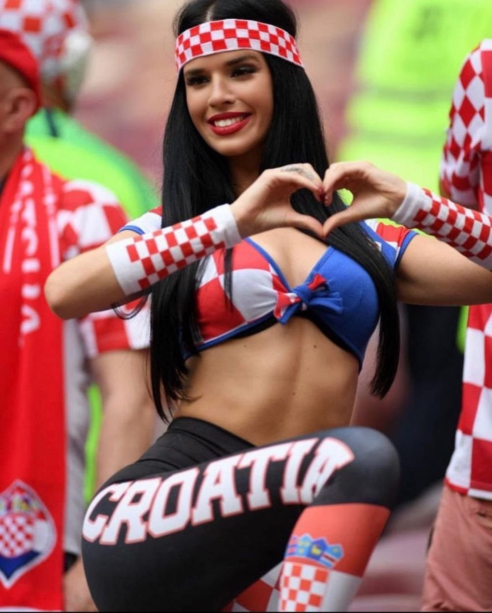 Ivana Knoll nu se dezminte după ce Croația s-a calificat la EURO 2024. Promisiunea celei mai cunoscute susținătoare a naționalei_286