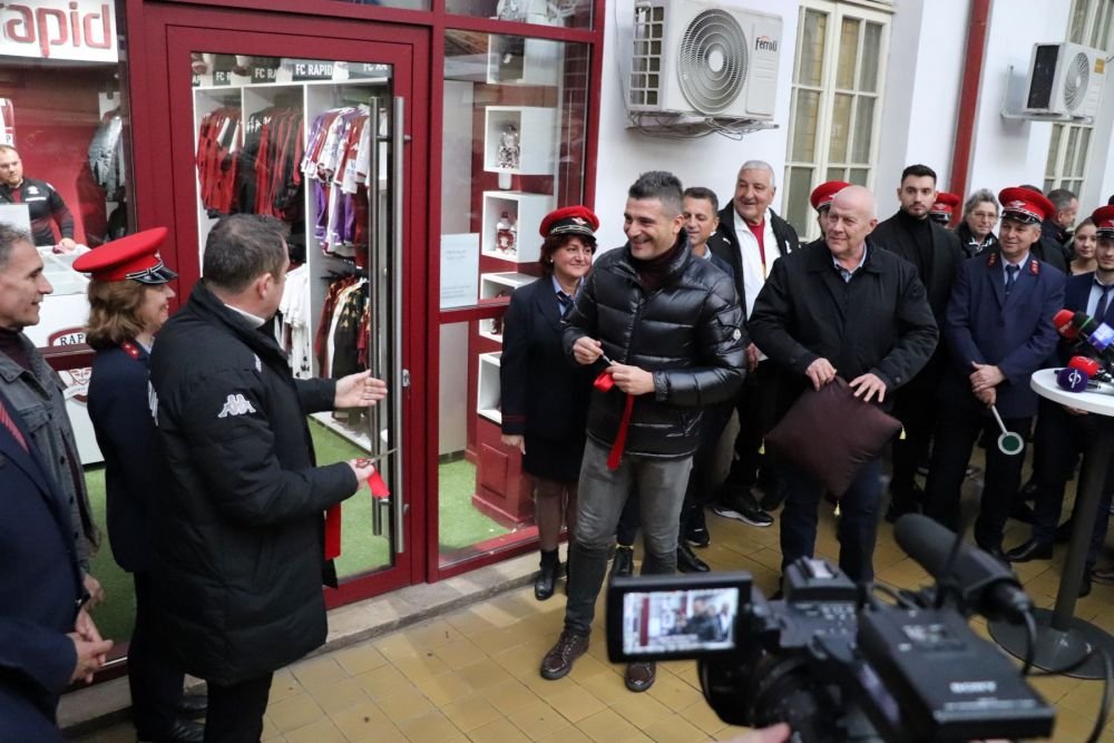 Rapid și-a deschis fan-shop în Gara de Nord. Rică Răducanu a făcut show la inaugurare_28