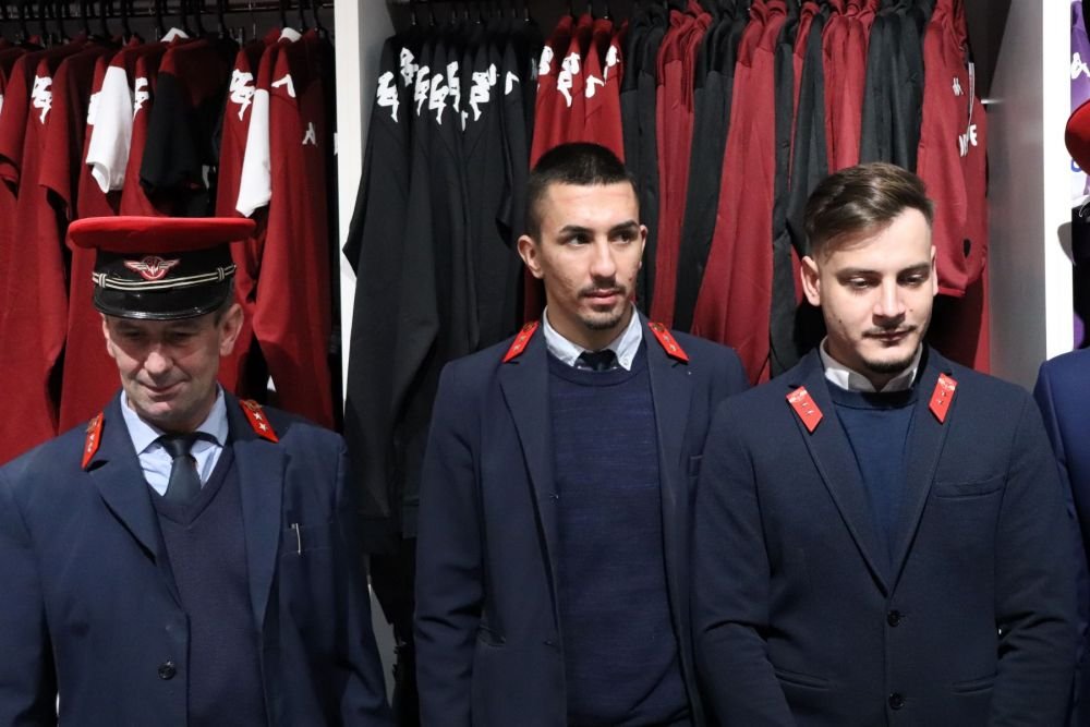 Rapid și-a deschis fan-shop în Gara de Nord. Rică Răducanu a făcut show la inaugurare_35
