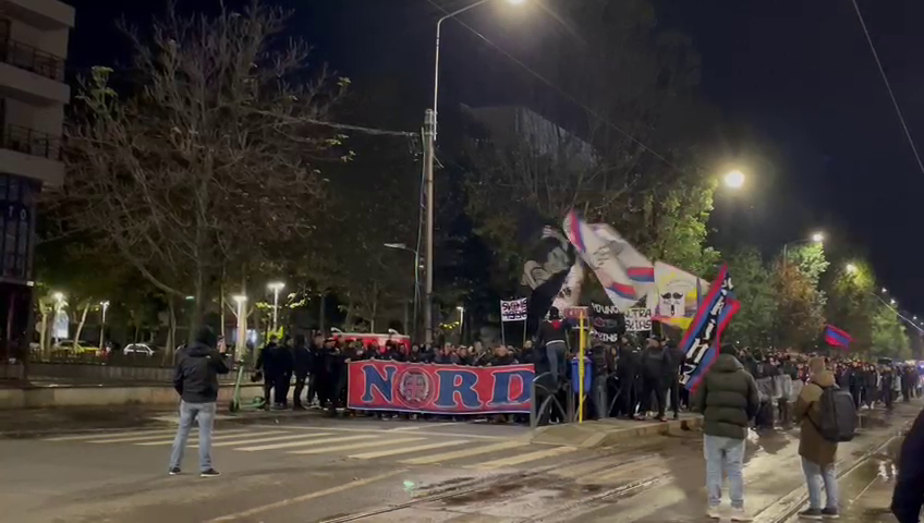 Suporterii FCSB s-au întâlnit la 3 grade Celsius și au defilat spre Arena Națională! Atmosferă incendiară pe străzile din București_2