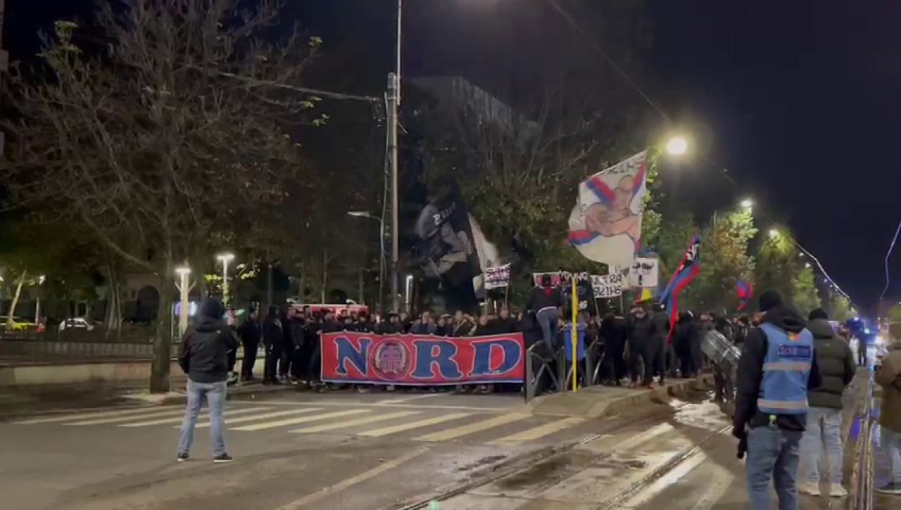 Suporterii FCSB s-au întâlnit la 3 grade Celsius și au defilat spre Arena Națională! Atmosferă incendiară pe străzile din București_6