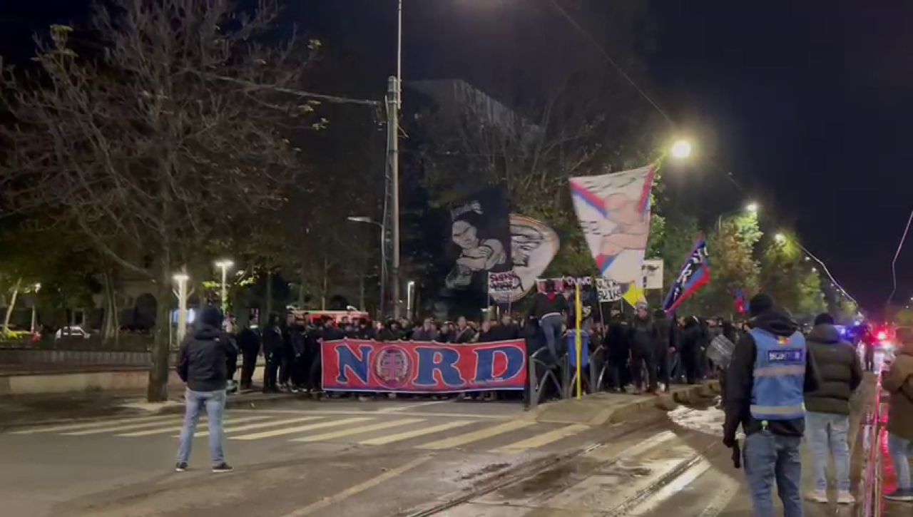 Suporterii FCSB s-au întâlnit la 3 grade Celsius și au defilat spre Arena Națională! Atmosferă incendiară pe străzile din București_9